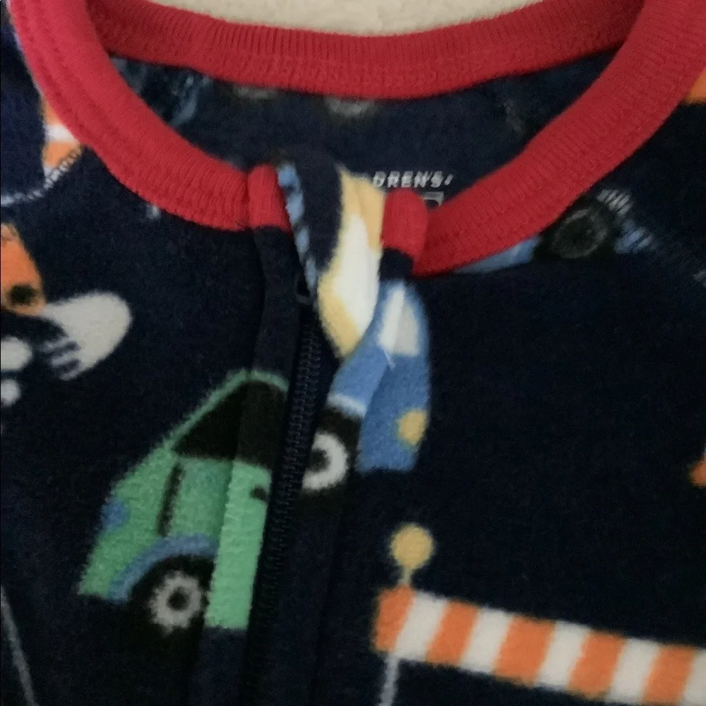 Place one-size zipper outfit with big machines 0-3mo